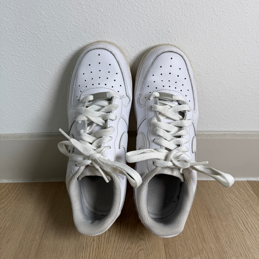 Nike Air Force 1 Low '07 Womens Size 7.5 Triple White Sneakers DD8959-100 - Picture 4 of 14